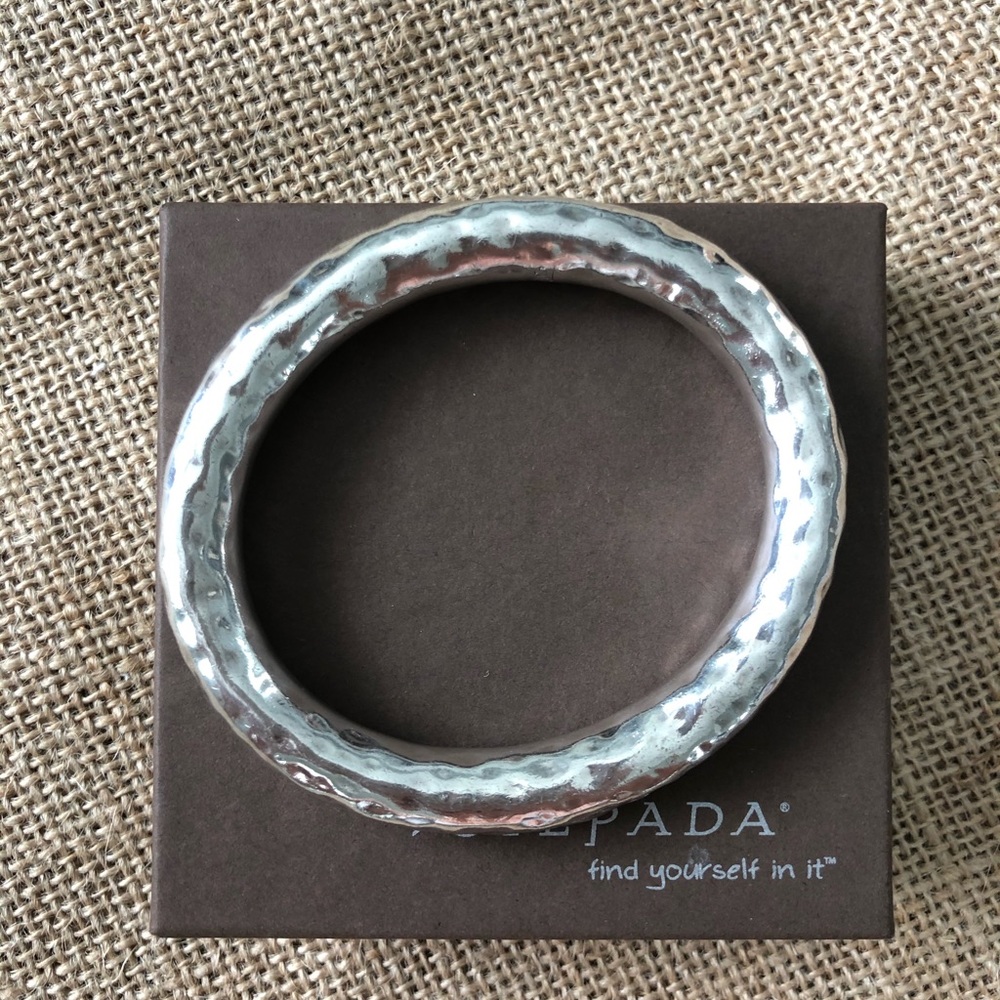 Classic and Rare Silpada Thick .925 Sterling Silver Hammered Oval Bangle